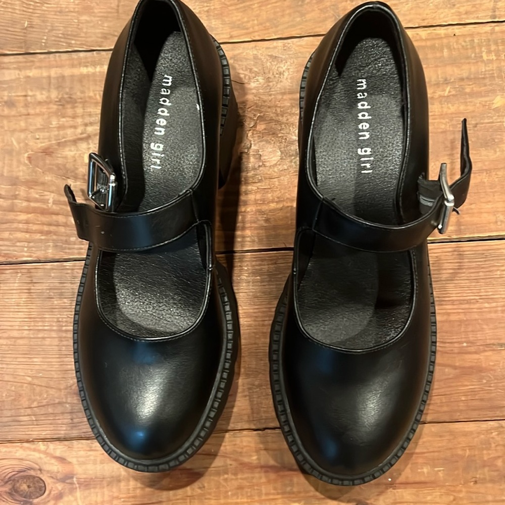 Madden girl buckle platform.